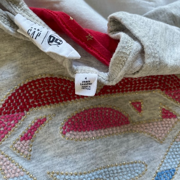 Gap Toddler Superwoman T shirt with removable red cape - Picture 7 of 9